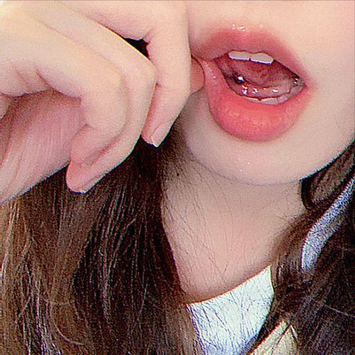 女穿孔舌钉扩孔视频,专业操作与注意事项