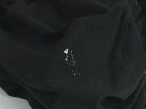 清洗衣服上发泡剂视频,衣物清洗去泡剂小技巧